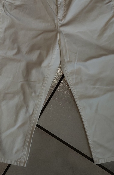 ❤️SOLD!❤️Capris- Gloria Vanderbilt White Capris - Picture 3 of 4